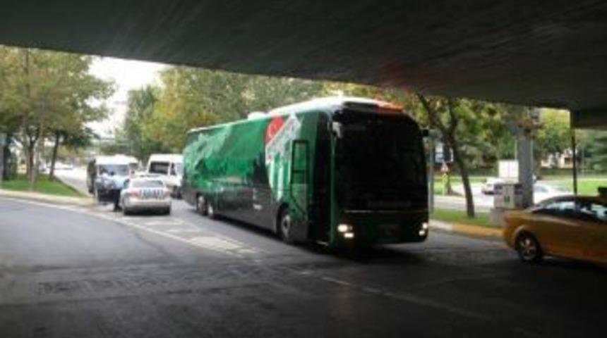 Bursaspor Takım Otob&uuml;s&uuml; Yolda Kaldı