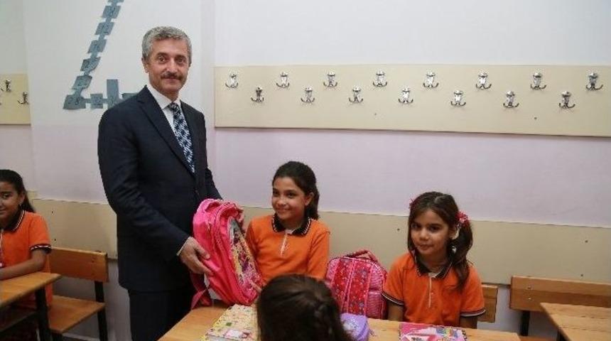 Şahinbey&rsquo;den 20 Bin &Ouml;ğrenciye Kırtasiye Yardımı