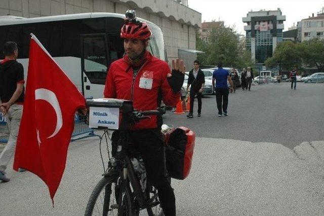 Almanya’dan Türkiye’ye Darbe Protestosu İçin Pedal Çevirdi