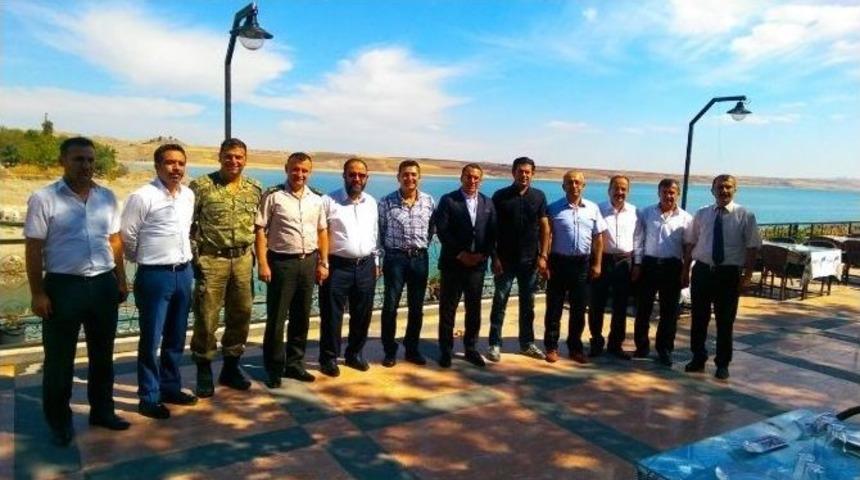 Garnizon Komutanı Ve İlçe Sağlık Müdürüne Veda Yemeği