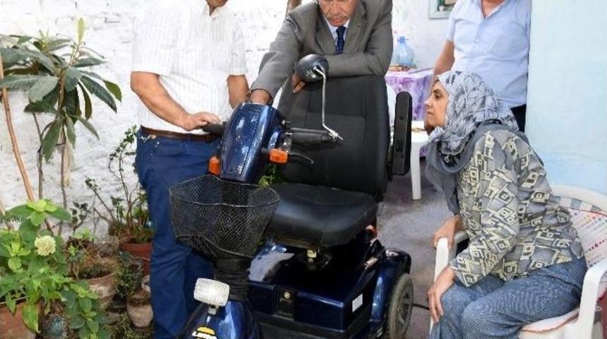 Başkan Kale, &Uuml;&ccedil; Engelliyi Daha Sevindirdi