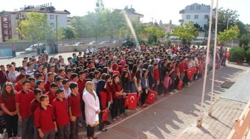 G&uuml;lşehir Şehit Hamide Sibel &Ccedil;etinkaya Anadolu Lisesinde 15 Temmuz Etkinliği