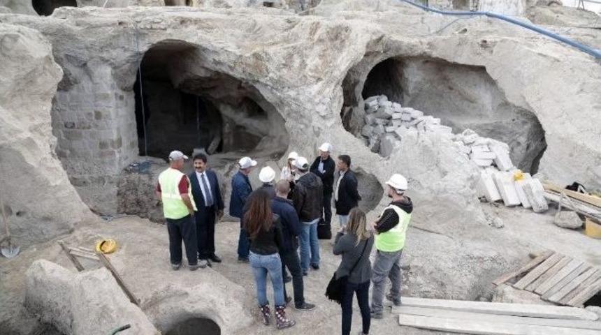 Odt&uuml;&rsquo;l&uuml; Bilim İnsanları D&uuml;nyanın En B&uuml;y&uuml;k Yer Altı Kentini İnceledi