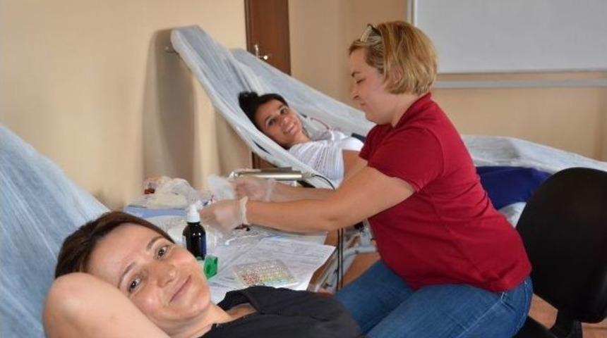 Kızılay Ziyaret Etti, Personel Kanını Bağışladı