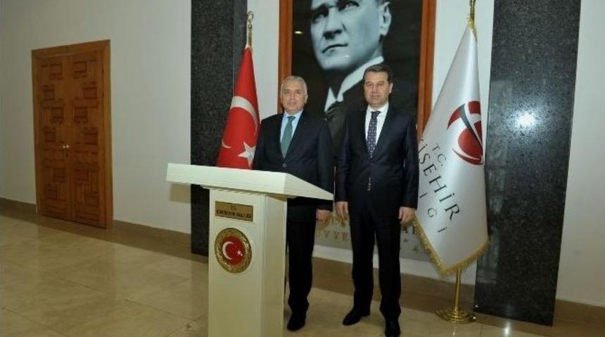 Afyonkarahisar Valisi Aziz Yıldırım, Vali Azmi &Ccedil;elik&rsquo;i Makamında Ziyaret Etti