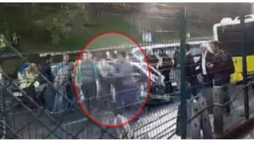 Şof&ouml;re Şemsiyeyle Saldıran Kişinin G&ouml;zaltına Alınması Kamerada