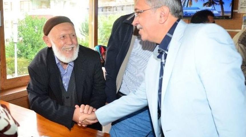 Başkan &Ccedil;etin, Kızılcahamam&rsquo;da Dede Ve Nineleri Ziyaret Etti