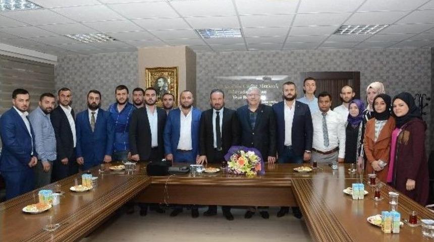 Başkan Doğan, Ak Parti İzmit Gen&ccedil;lik Kollarını Ağırladı