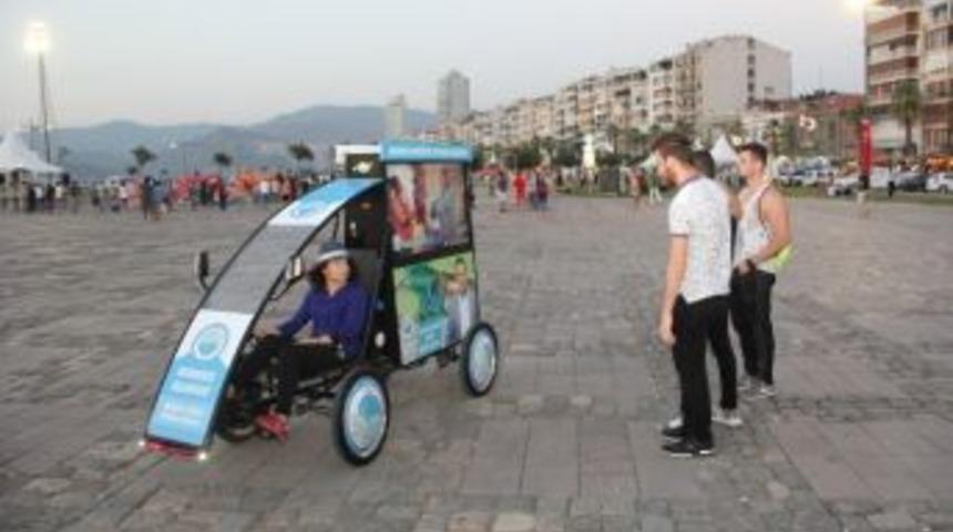 Menderes&rsquo;in Bisik-led&rsquo;i İzmir Sokaklarında