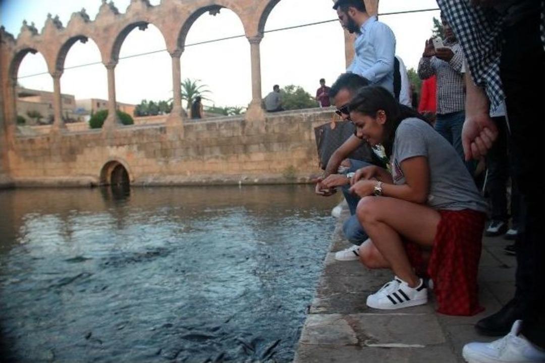 Merve &Ouml;zbey Balıklıg&ouml;l&rsquo;de Beyaz Balığın Peşine D&uuml;şt&uuml;