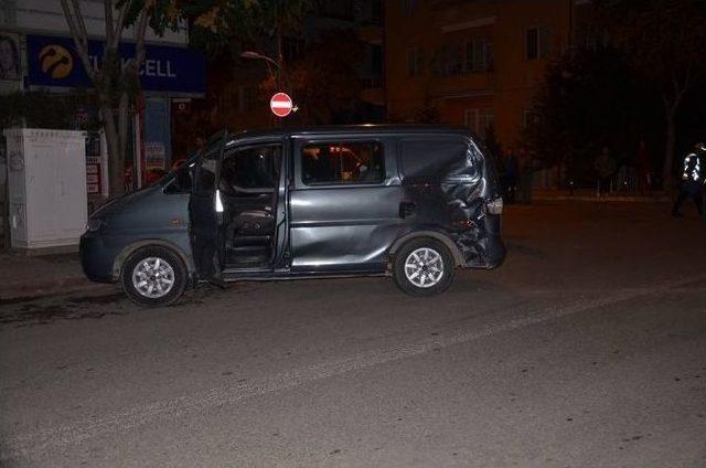 Karaman’da Trafik Kazası: 2 Yaralı