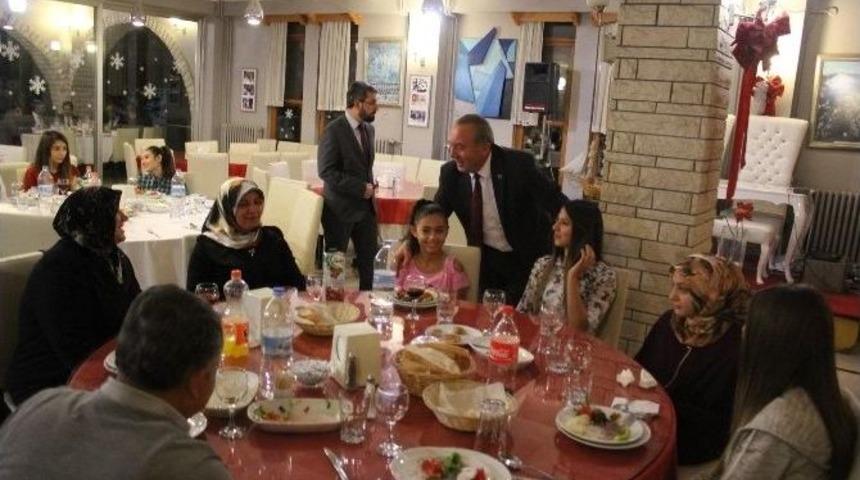 Sungurlu&rsquo;da Şehit Ve Gazi Yakınları Yemekte Buluştu