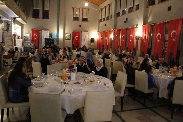 Sungurlu’da Şehit Ve Gazi Yakınları Yemekte Buluştu