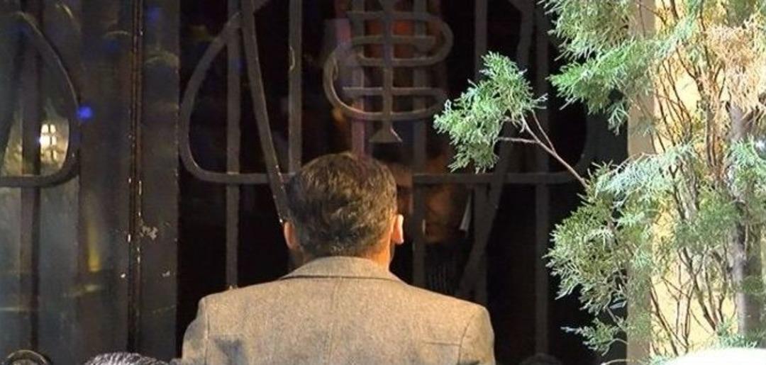 (&ouml;zel Haber) Beyoğlu&rsquo;nda Y&ouml;netmen Sinan &Ccedil;etin&rsquo;in Sahibi Olduğu İşyerinde Tahliye Gerginliği