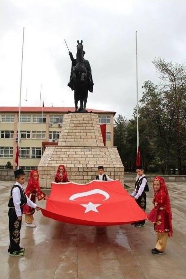 İlköğretim Haftası Törenlerle Kutlandı