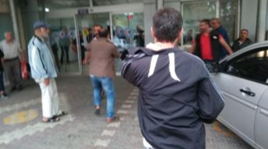 Fet&ouml;&rsquo;den G&ouml;zaltına Alınan Zanlıya Sopayla Vuran Şahıs Serbest Bırakıldı