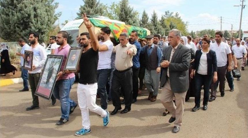 Hdp&rsquo;li Vekiller, Ter&ouml;ristin Cenazesine Katıldı