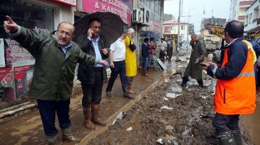 Beşikdüzü’nde Temizlik Çalışmalarına Devam Ediliyor