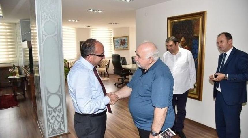 Başkan Üzülmez Konuklarını Makamında Ağırladı