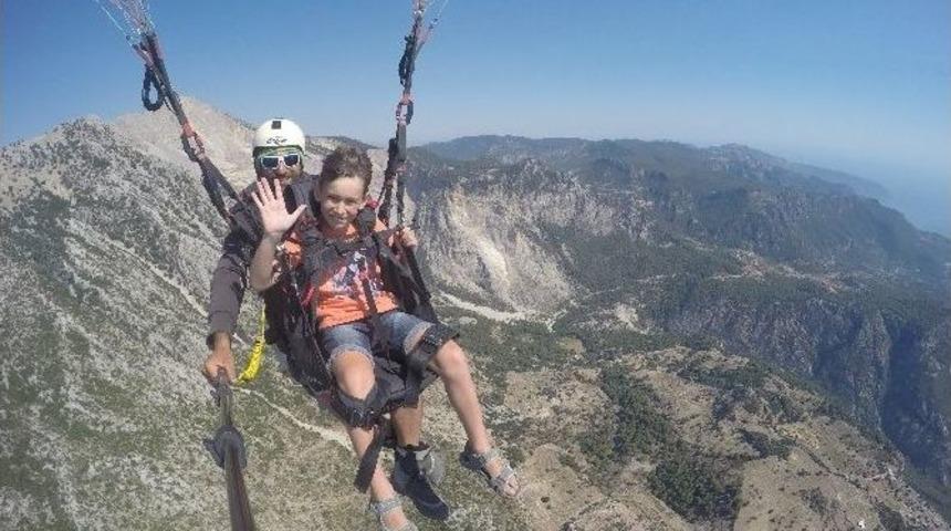 G&ouml;ky&uuml;z&uuml;nde S&uuml;rpriz Doğum G&uuml;n&uuml;