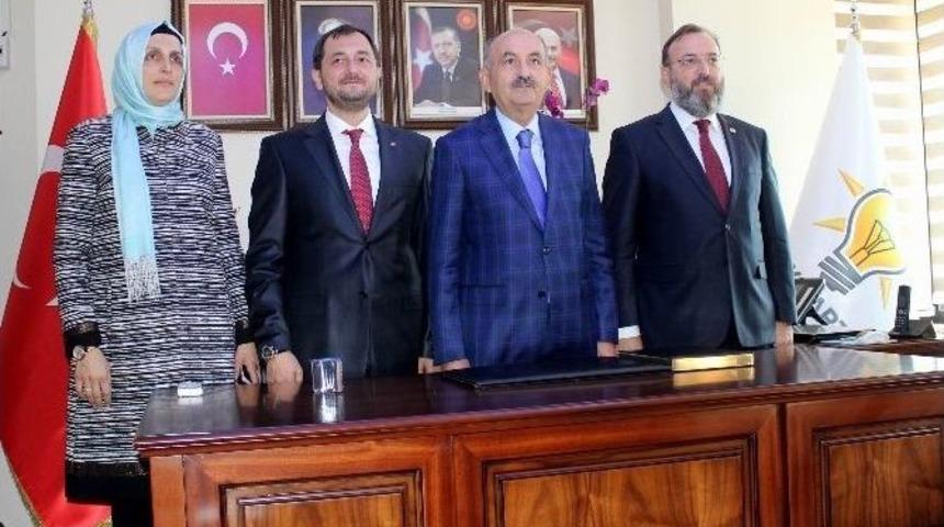 Bakan M&uuml;ezzinoğlu, Ak Parti Tekirdağ İl Başkanlığı&rsquo;nı Ziyaret Etti