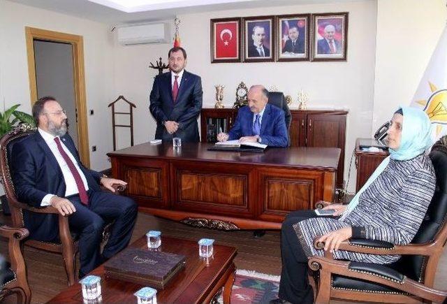 Bakan Müezzinoğlu, Ak Parti Tekirdağ İl Başkanlığı’nı Ziyaret Etti