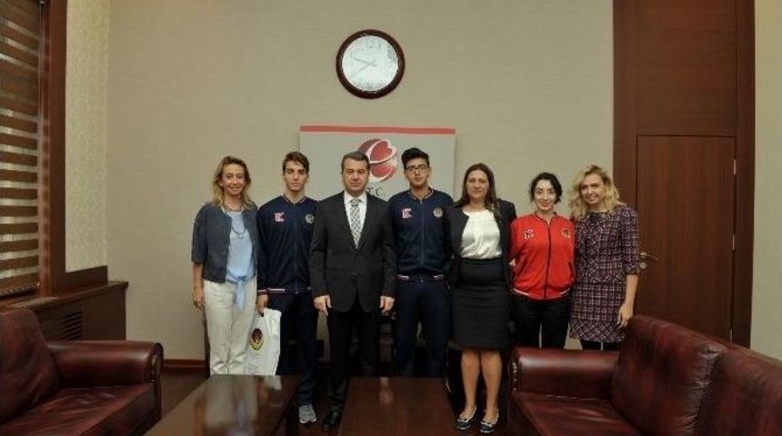 Vali Azmi &Ccedil;elik, Başarılı Sporcuları Kabul Etti