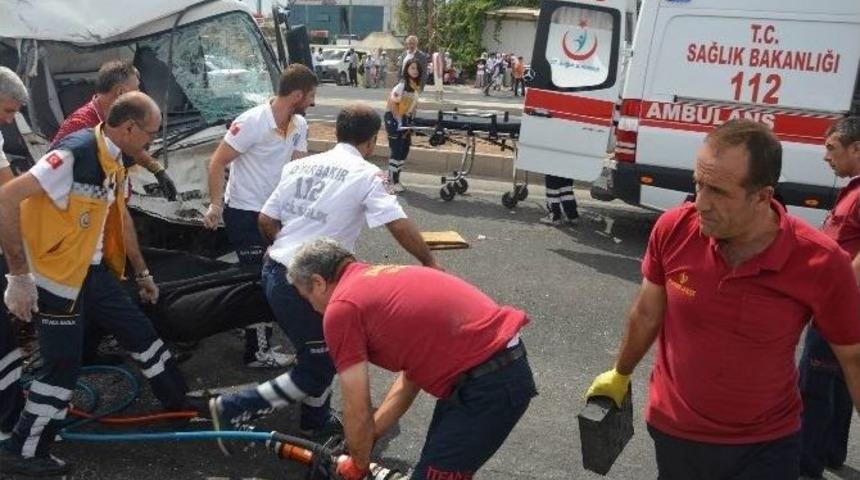 Diyarbakır&rsquo;da Feci Kaza: 1 &Ouml;l&uuml;, 7 Yaralı