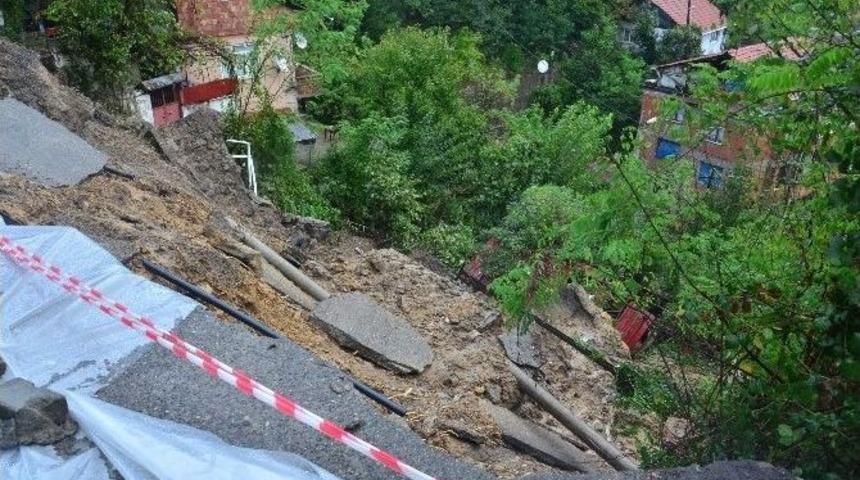 Zonguldak&rsquo;ta Meydana Gelen Heyelanda Bir Ev Toprak Altında Kaldı