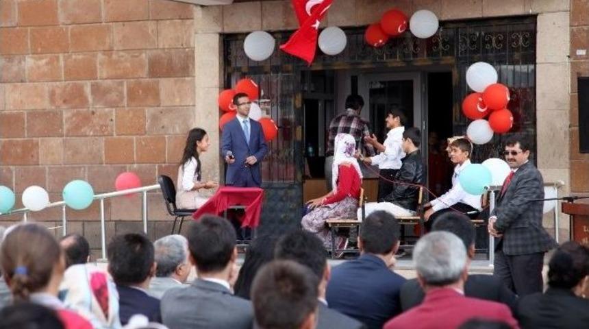 Ahlat&rsquo;ta İlk&ouml;ğretim Haftası Kutlandı