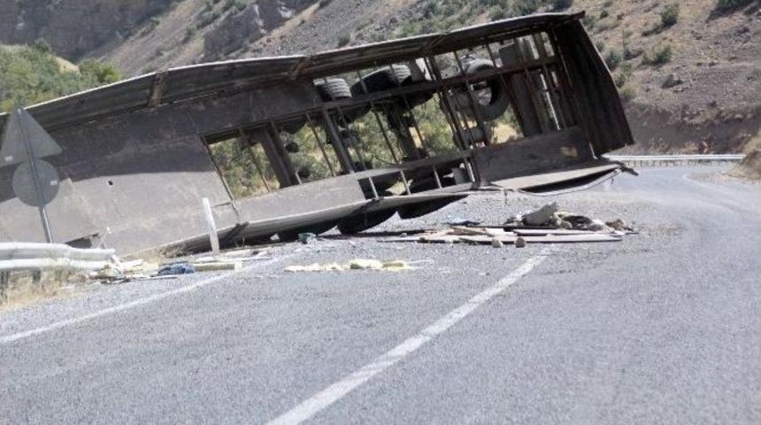 Karayolundaki Tır, Kazalara Davetiye &Ccedil;ıkarıyor
