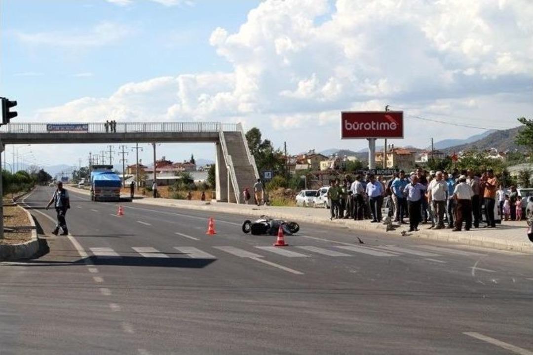 Tırın &Ccedil;aptığı Motosiklet S&uuml;r&uuml;c&uuml;s&uuml; Hayatını Kaybetti