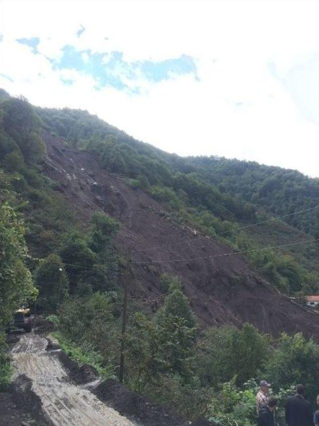 Beşikdüzü İlçesindeki Afette Hayatını Kaybedenlerden 5 Çocuk Annesi Gülten Angın Son Yolculuğuna Uğurlandı