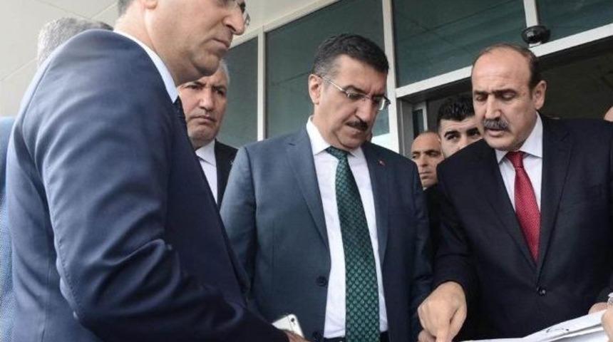 G&uuml;mr&uuml;k Ve Ticaret Bakanı B&uuml;lent T&uuml;fenkci: