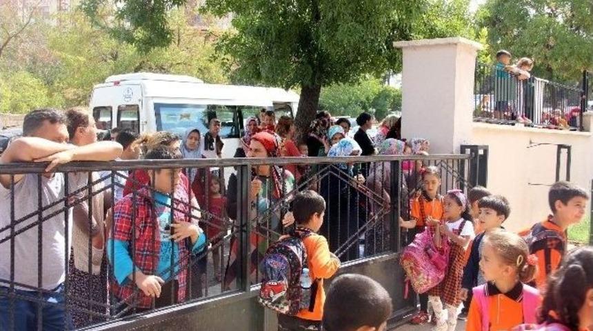 Gaziantep&rsquo;te Velilerin Okula Girişi Yasaklandı