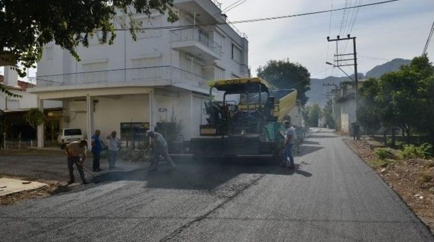 Konyaaltı&rsquo;nın &Ccedil;akırlar Ve Z&uuml;mr&uuml;t Mahallelerine Sıcak Asfalt