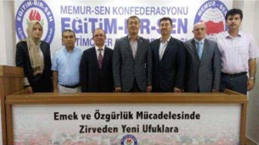 Eğitim Bir-sen&rsquo;li &Uuml;yeler Serbest Kıyafetle İşe Gidecek