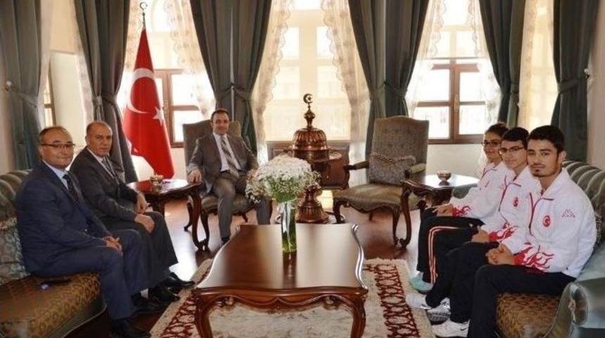 Vali &Ccedil;ataklı, Milli Sporcuları Makamında Ağırladı