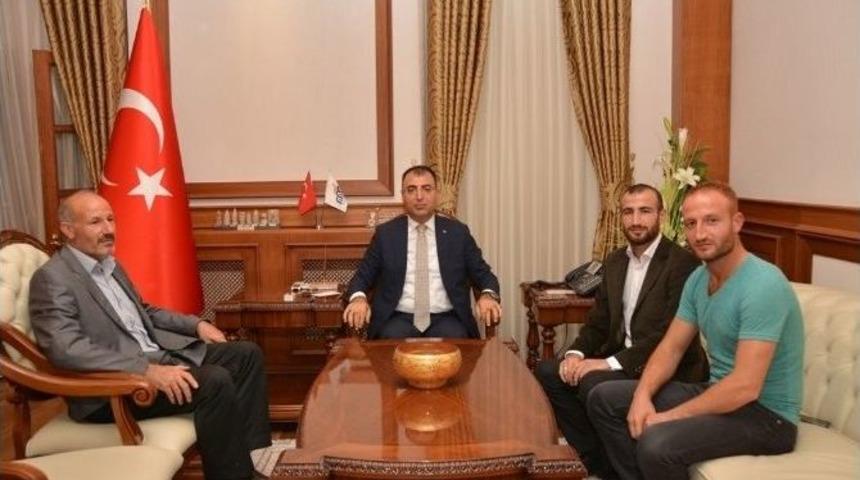 Vali Toprak Demokrasi Gazisi Enes G&uuml;n&rsquo;&uuml; Makamında Kabul Etti