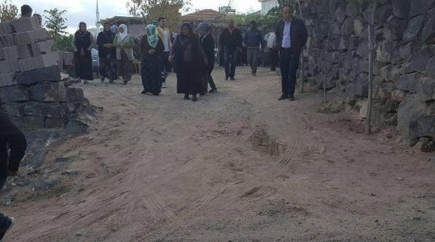 Nevşehir&rsquo;de Bah&ccedil;e Duvarı &Ccedil;&ouml;kt&uuml;, 4 Kişi Yaralandı