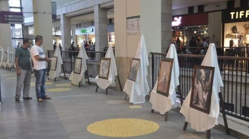 Forum Mersin&rsquo;de Atat&uuml;rk Fotoğraflarına Yoğun İlgi