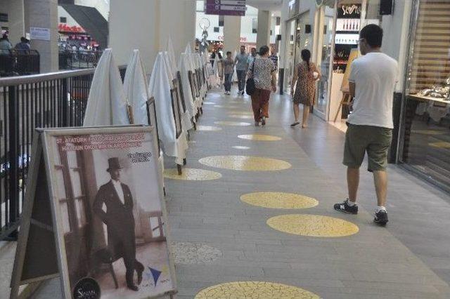 Forum Mersin’de Atatürk Fotoğraflarına Yoğun İlgi