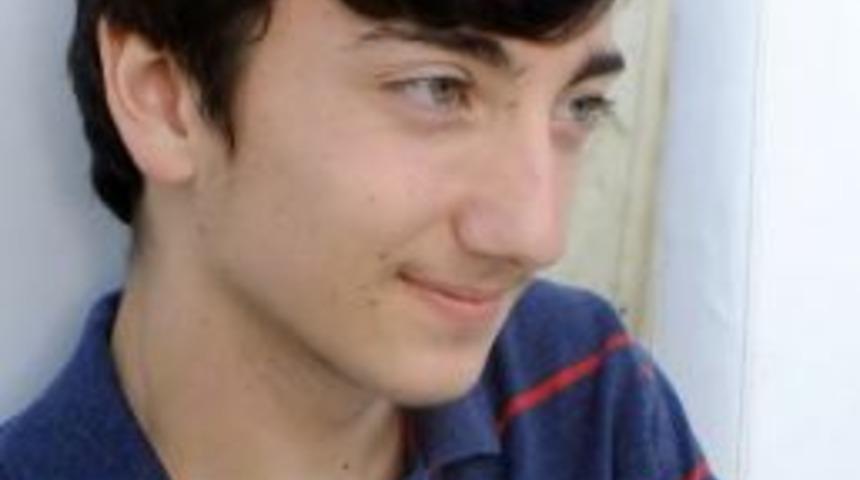 Lise &Ouml;ğrencisi Yatakhanede &Ouml;l&uuml; Bulundu