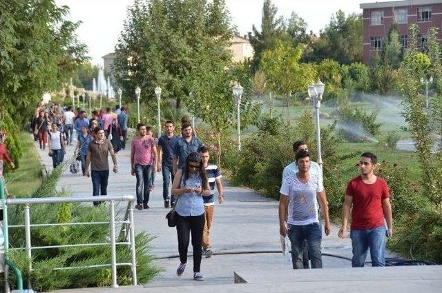 Adıyaman Üniversitesi 21 Bin 322 Öğrenci Ders Başı Yaptı