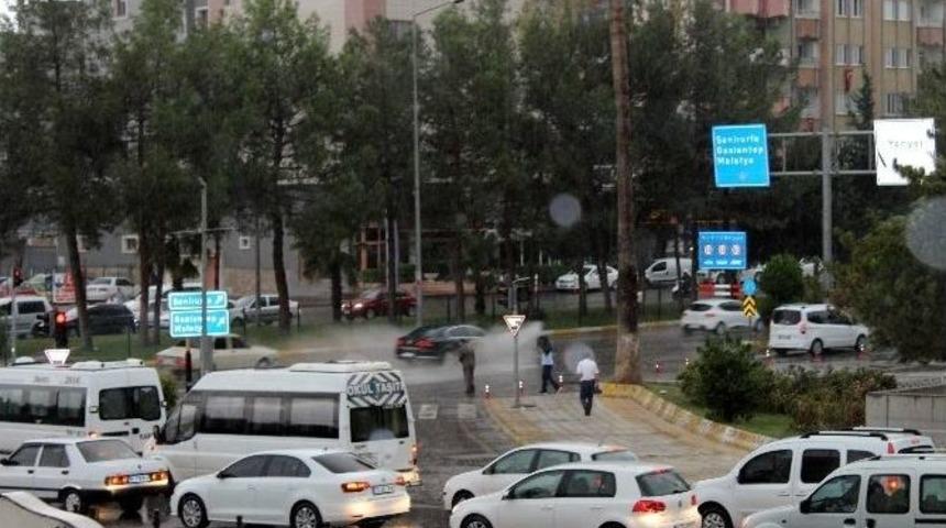Adıyaman&rsquo;da, Şiddetli Yağmur Ve Dolu Yağışı