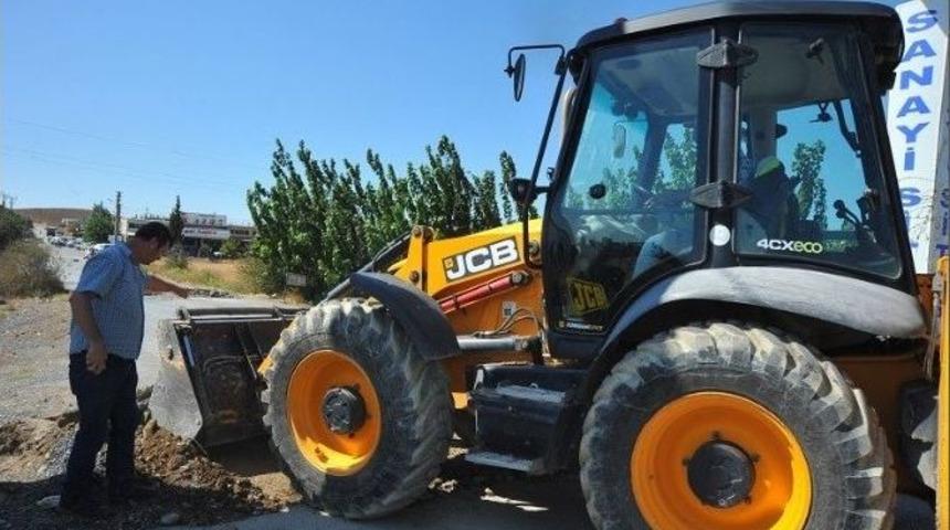 &rsquo;tapulu Malım&rsquo; Diyerek Onlarca Aracın Ge&ccedil;tiği Sanayi Yolunu Kapattı