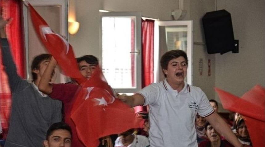 Tankın &Ouml;n&uuml;ne Yatan Metin Doğan: "yine Olsa Yine Yatarım "