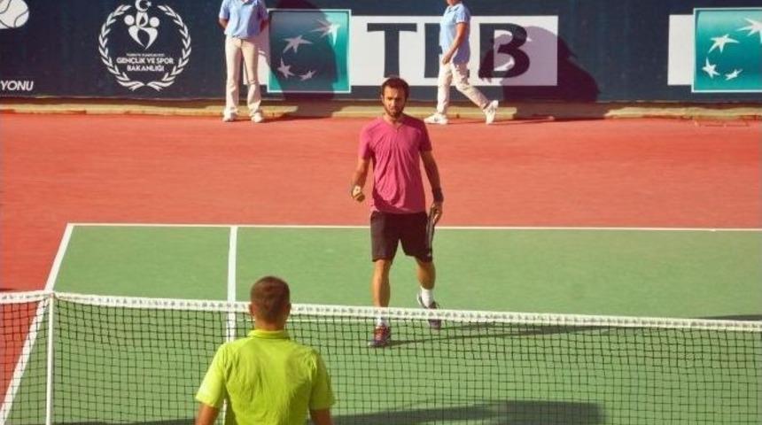 Marsel İlhan İzmir&rsquo;de Son D&ouml;rtte