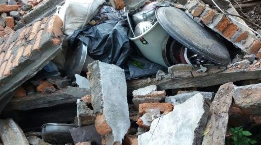 Kastamonu&rsquo;da Evi Yıkılan Aile Yardım Bekliyor