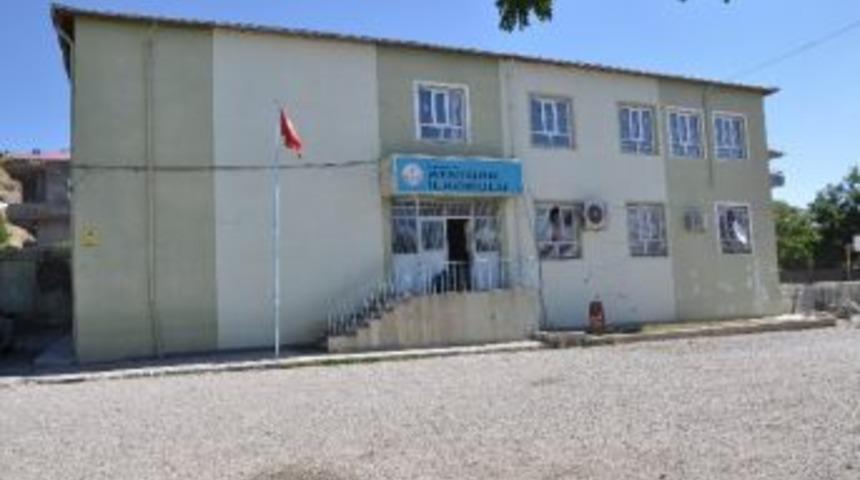 Sincik Atat&uuml;rk İlkokulu&rsquo;nun Deprem Raporu Bekleniyor